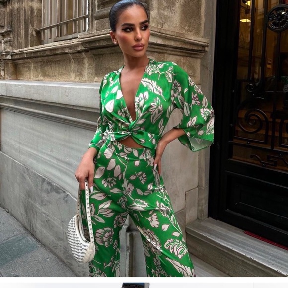 NEW with tags Zara printed jumpsuit with knot - Picture 5 of 10